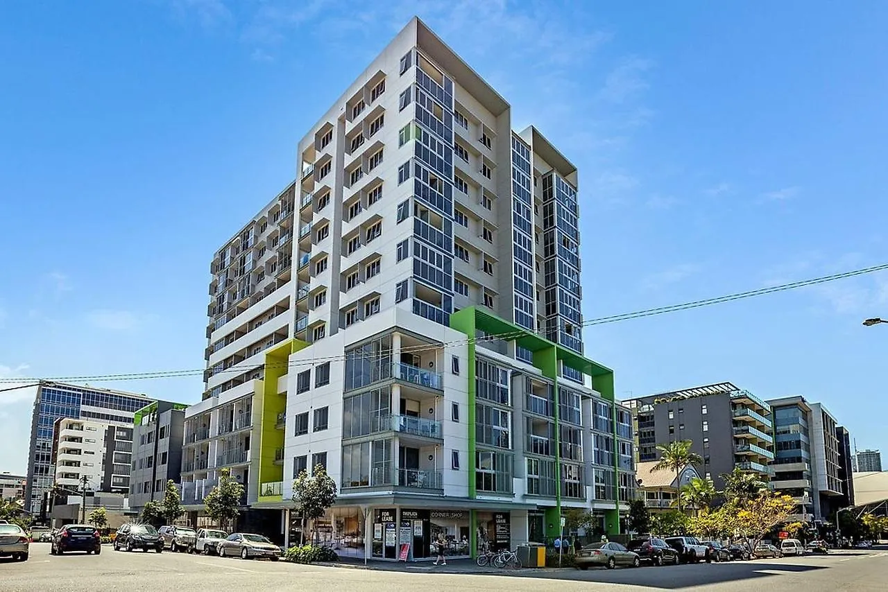 Executive Designer Apartment With Parking Brisbane